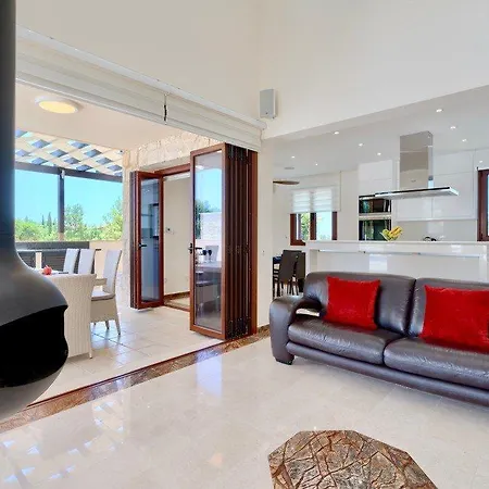 “imagine You And Your Family Renting This Cyprus”-poseidon Vila Kouklia